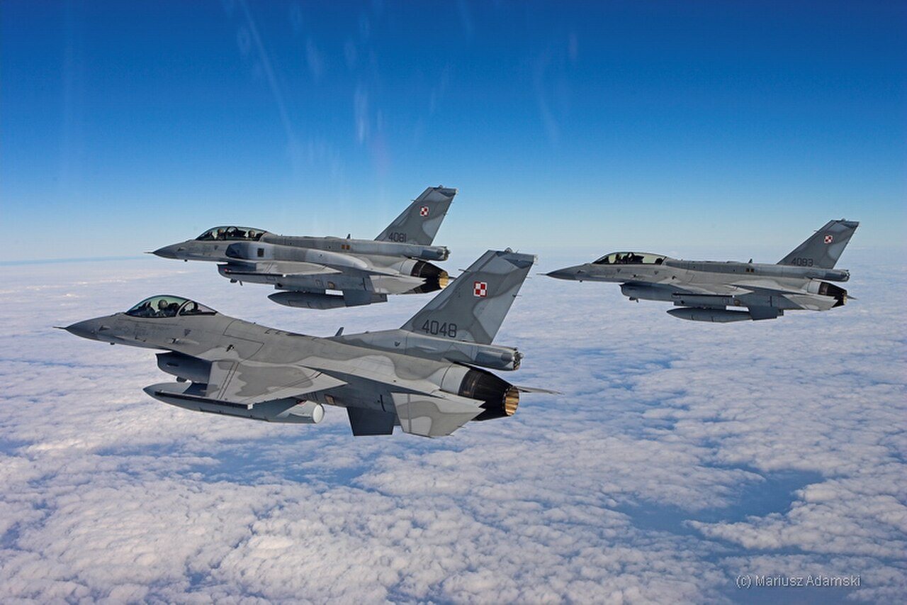 Caza F-16 de la Fuerza Aérea polaca, un reactor multifunción monomotor