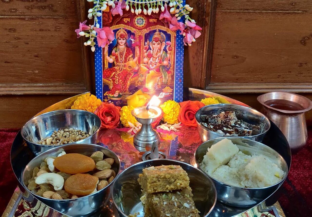Kult Lakszmi i Ganeszy podczas Diwali