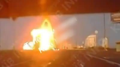 Russische aanval treft belangrijke brug in Kiev: wegdek en bovenleiding ernstig beschadigd