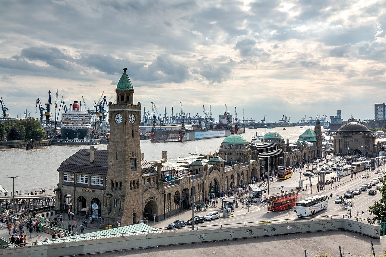 Hamburg, Landungsbrücken in 2016
