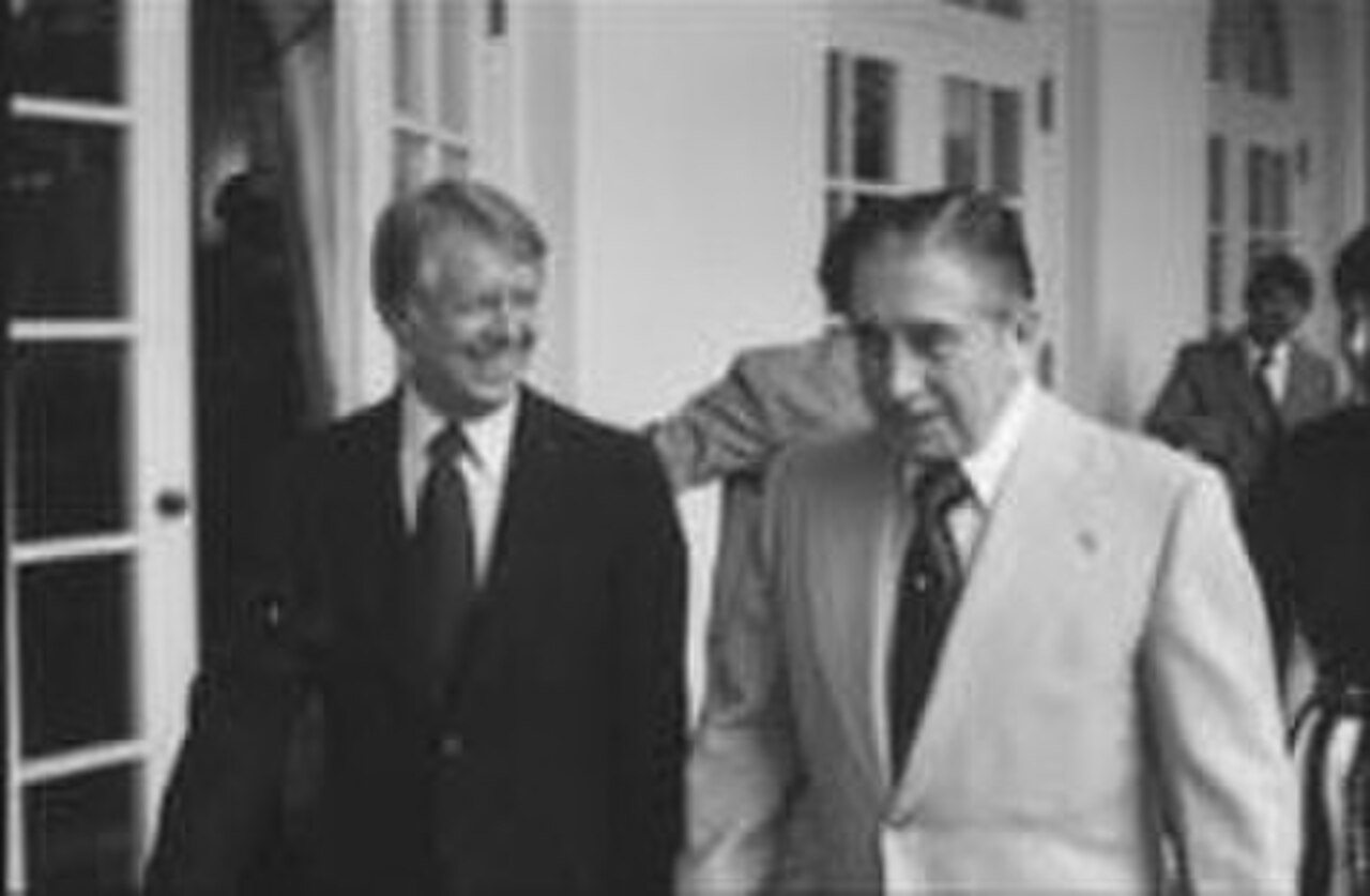 Pinochet se setkal s americkým prezidentem Jimmym Carterem v Bílém domě v roce 1977