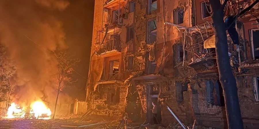 Нічна атака РФ: в Запоріжжі пошкоджено будинки, в Кривому Розі - удар по промисловому підприємству, в Херсоні загинув водій швидкої