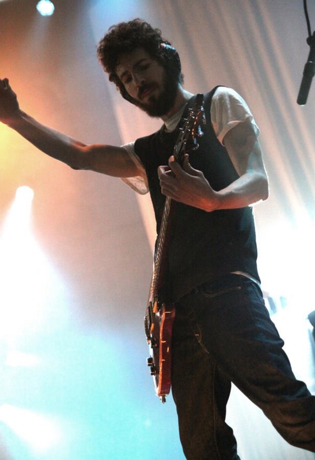 Бред Делсон виступає з Linkin Park під час світового туру A Thousand Suns у 2010 році