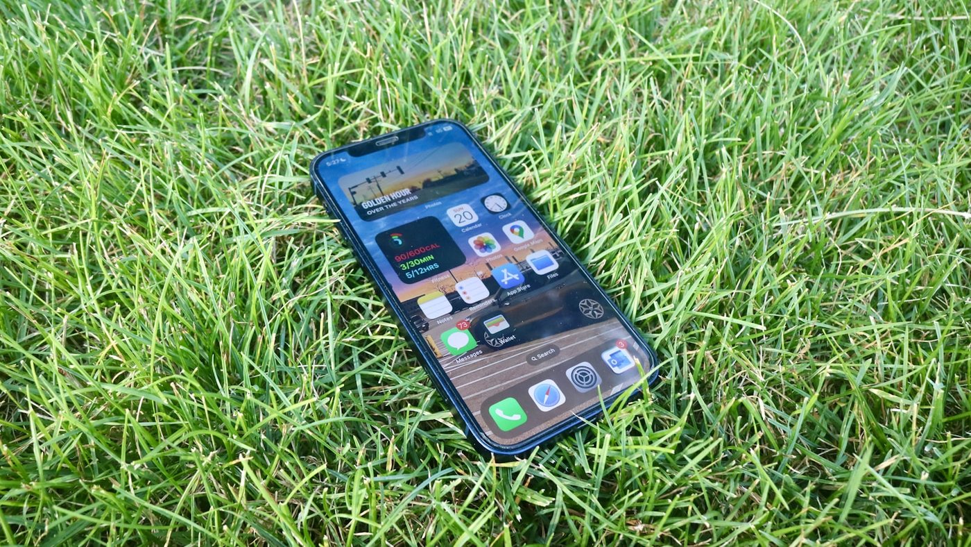 El miedo a un Internet artificial cambia de forma en ‘Touch Grass’