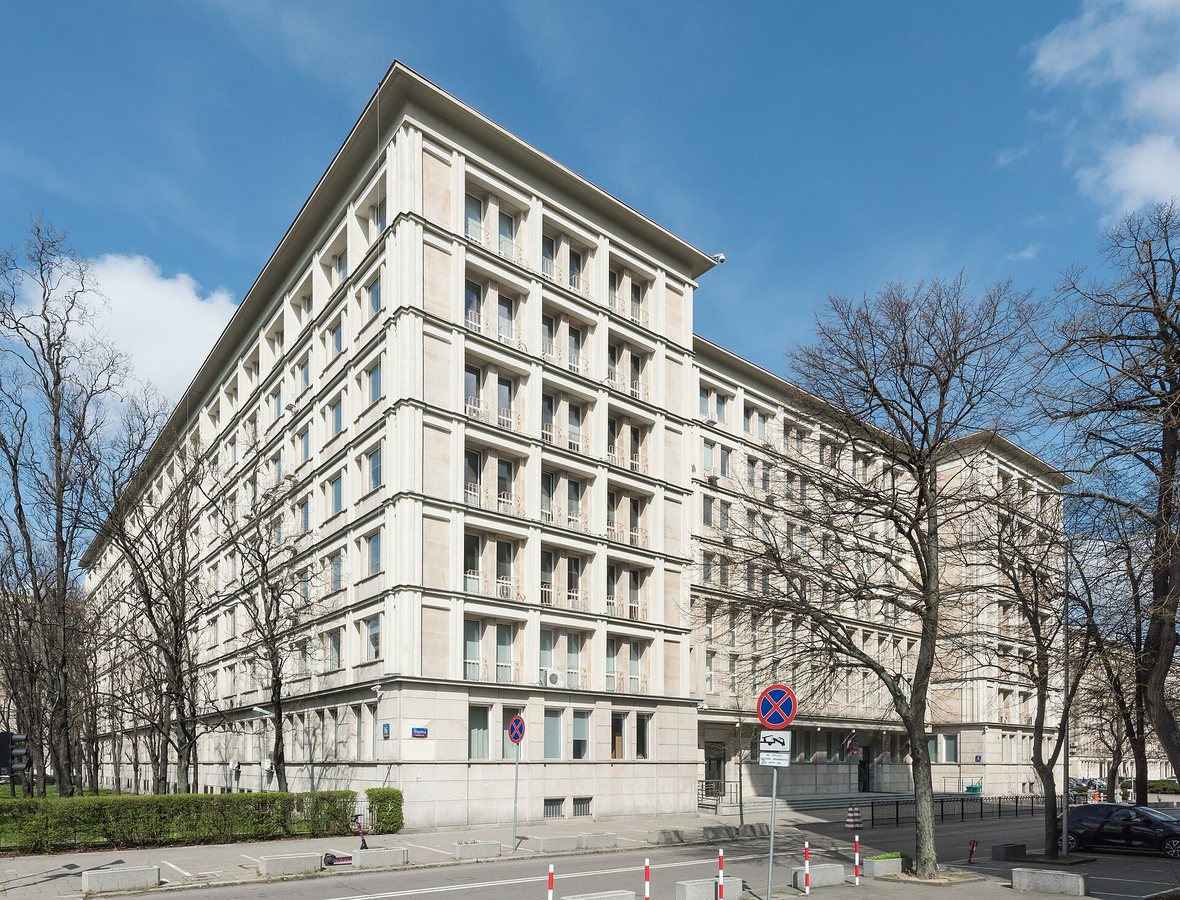 Oburzenie po pokazie mody w ministerstwie. Komentarz z kancelarii premiera