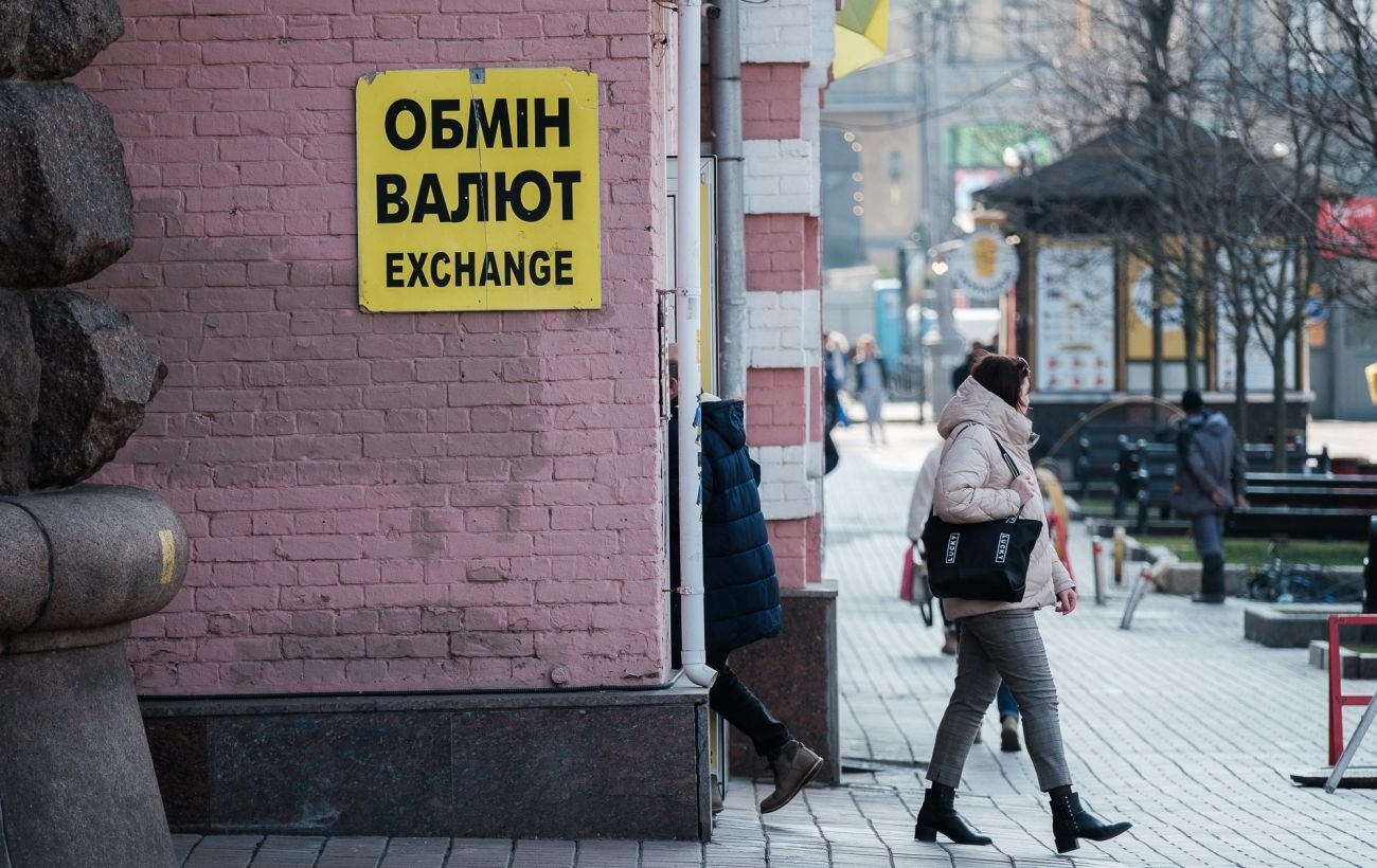 Долар і євро в банках та обмінниках: скільки коштує валюта 22 жовтня
