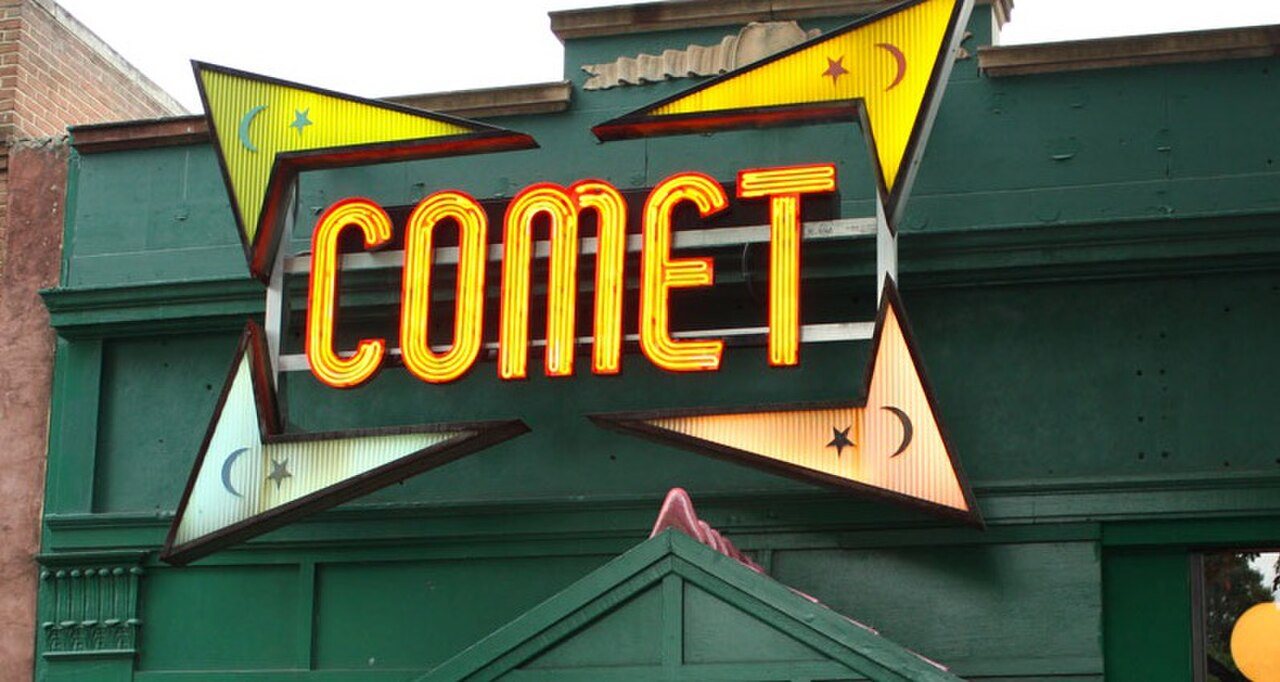 Pizzerii Comet Ping Pong vyhrožovaly stovky lidí, které uvěřily konspirační teorii Pizzagate.(34)