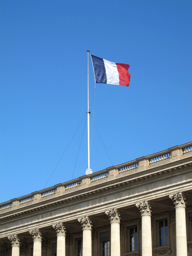 European stocks tumble on political turmoil in France