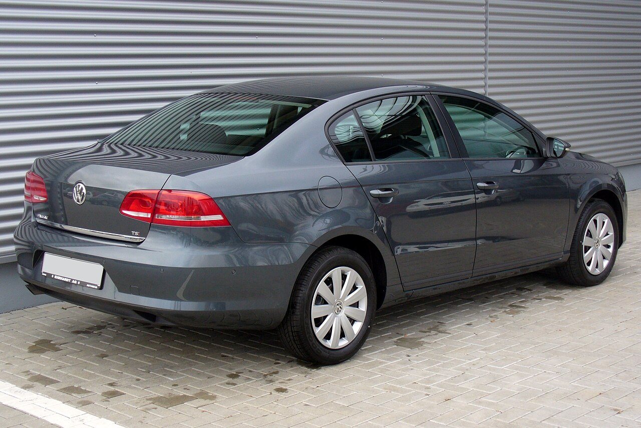 Volkswagen Passat B7 1.4 TSI BMT Trendline in Island Grey, Heckansicht
