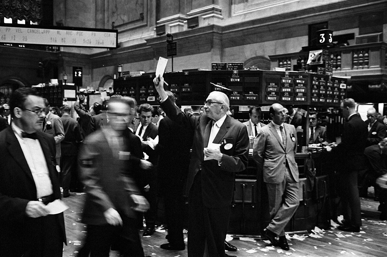 Asia stocks tumble as oil surge, bond yields weigh; Australia Q2 GDP beats