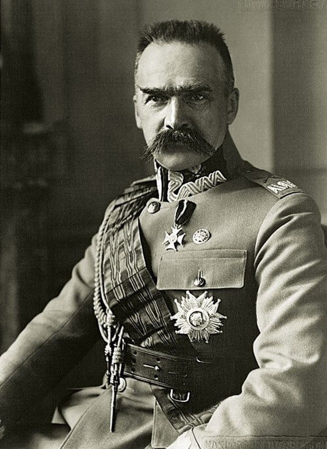 Jefe de Estado, mariscal Józef Piłsudski, héroe de la campaña por la independencia y principal estadista de la nación desde 1918 hasta su muerte el 12 de mayo de 1935