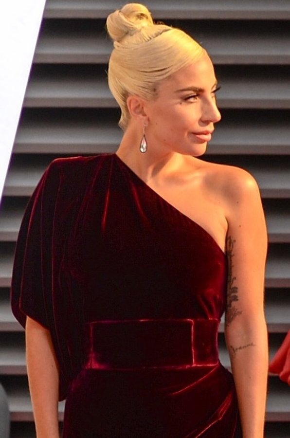 Gaga na Międzynarodowym Festiwalu Filmowym w Toronto w 2018 roku, przed pokazem filmu „Narodziny gwiazdy”, jej pierwszej głównej roli filmowej