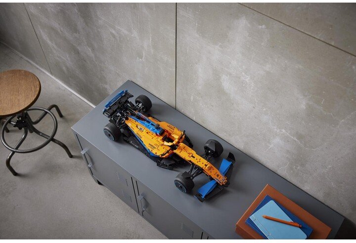 LEGO Technic 42141 McLaren Formula 1 Racing Car, 1432 Pieces - Thumbnail 3