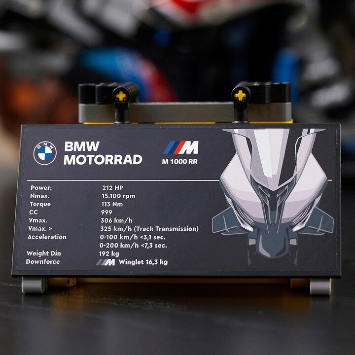 LEGO Technic 42130 BMW M 1000 RR, 1920 pieces - Thumbnail 8