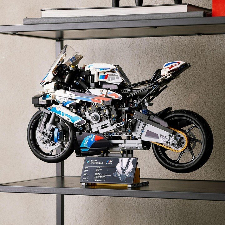 LEGO Technic 42130 BMW M 1000 RR, 1920 pieces - Thumbnail 5