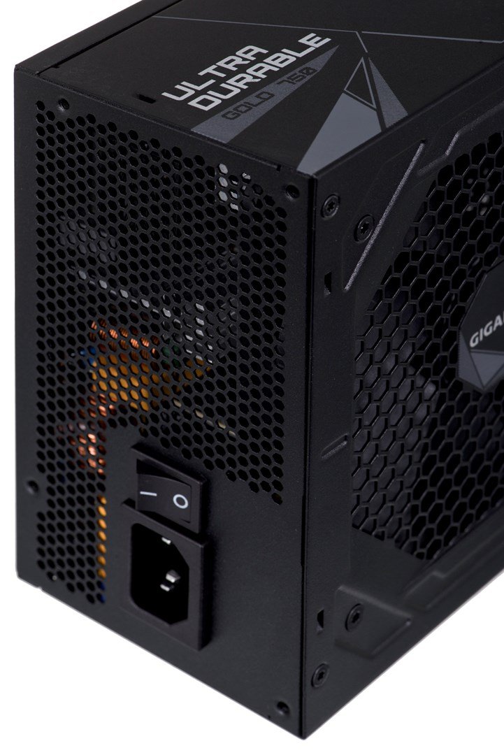 Gigabyte GP-UD750GM Power Supply, 20+4 pin ATX, 750 W, Black - Thumbnail 3