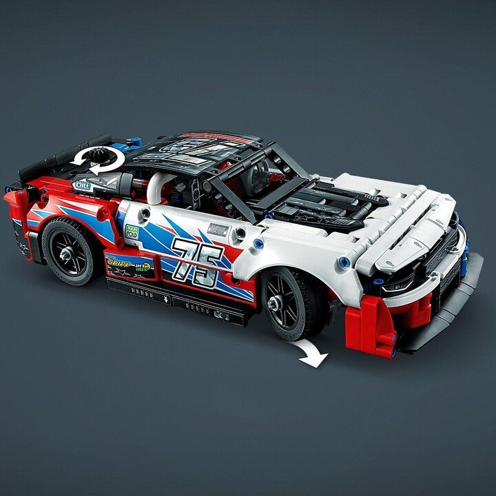 LEGO Technic 42153 NASCAR Next Gen Chevrolet Camaro ZL1 Set, 672 Pieces - Thumbnail 5