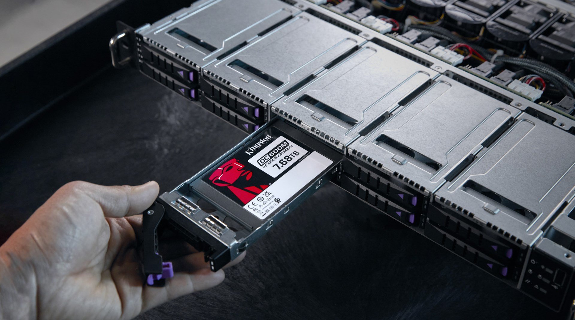 Kingston Technology 7680G DC600M SSD, 2.5", 7.68 TB - Thumbnail 6