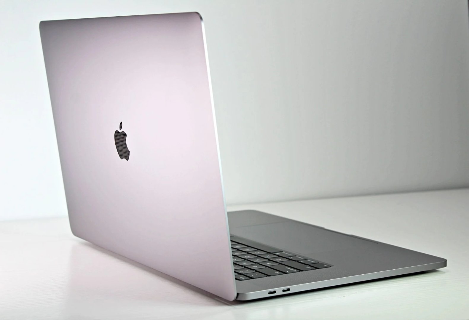 Apple MacBook Pro 16 2019 Laptop, 32 GB RAM, 500 GB SSD, Used - Thumbnail 6