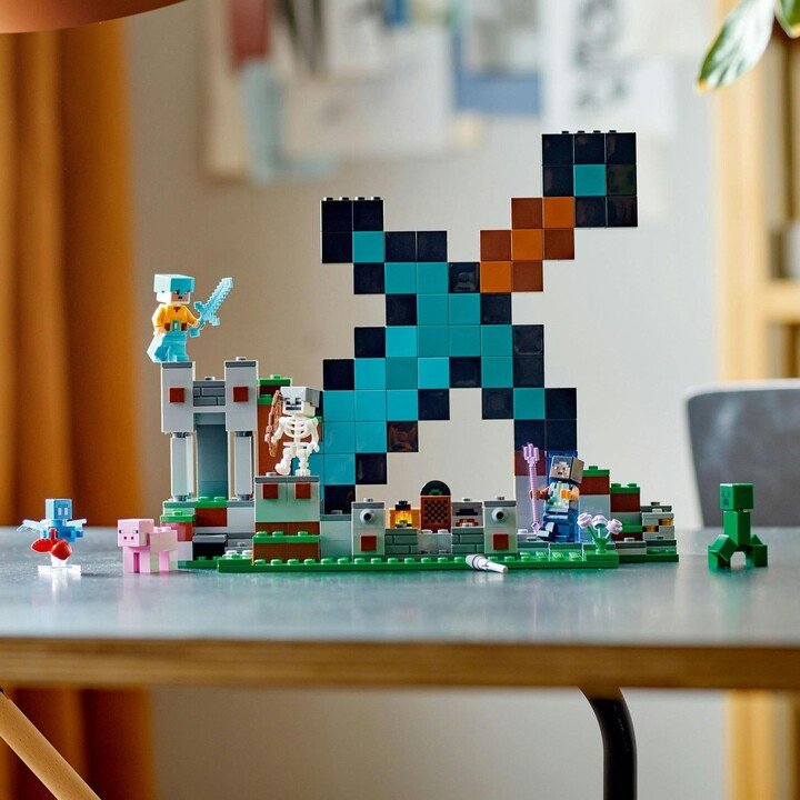 LEGO Minecraft 21244 Knight's Base, 427 pieces - Thumbnail 5