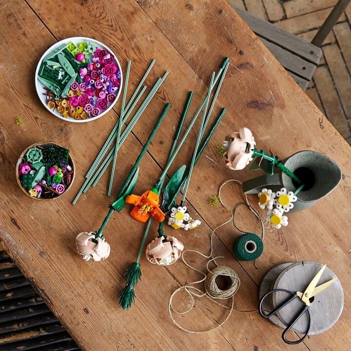 LEGO Icons 10280 Bouquet, 756 pjesë - Thumbnail 3