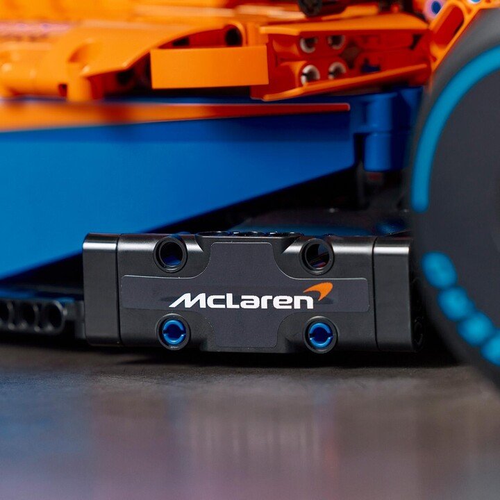 LEGO Technic 42141 McLaren Formula 1 Racing Car, 1432 Pieces - Thumbnail 5