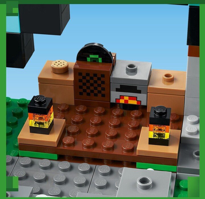LEGO Minecraft 21244 Knight's Base, 427 pieces - Thumbnail 6