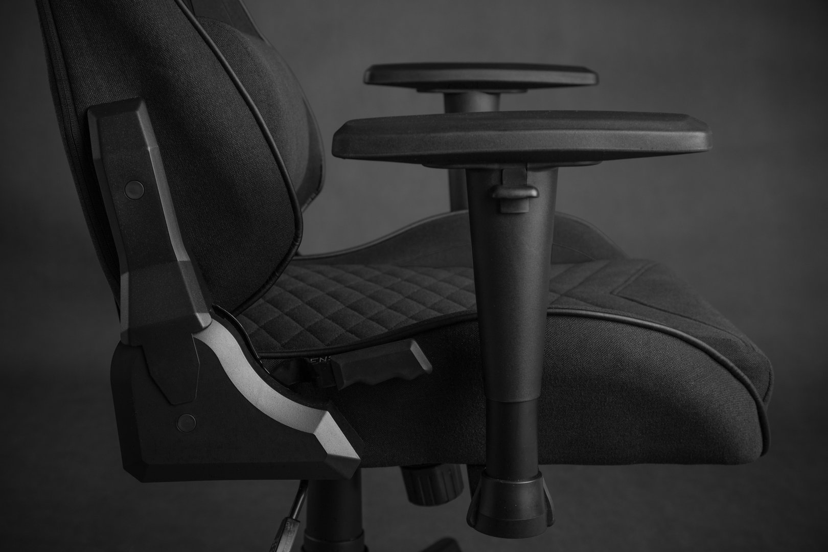 SENSE7 Spellcaster Gaming Chair, Black - Thumbnail 12