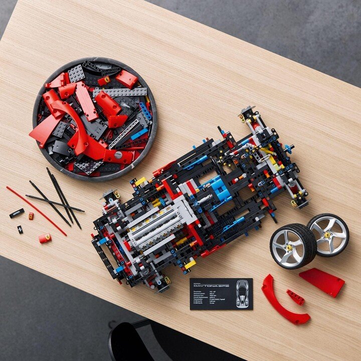 LEGO Technic 42143 Ferrari Daytona SP3 Set, 3778 Pieces - Thumbnail 4