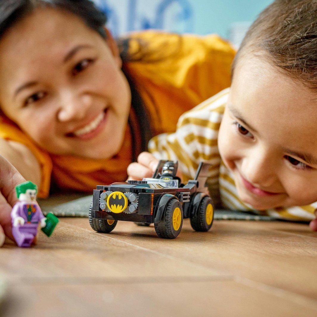 LEGO DC Batman 76264 Batmobile Chase: Batman Vs. The Joker - Thumbnail 5