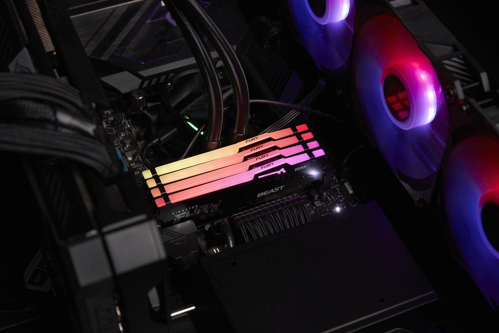 Kingston FURY RAM 32GB 5600MT/s DDR5 CL36 DIMM (2 x 16 GB) Beast RGB - Thumbnail 7