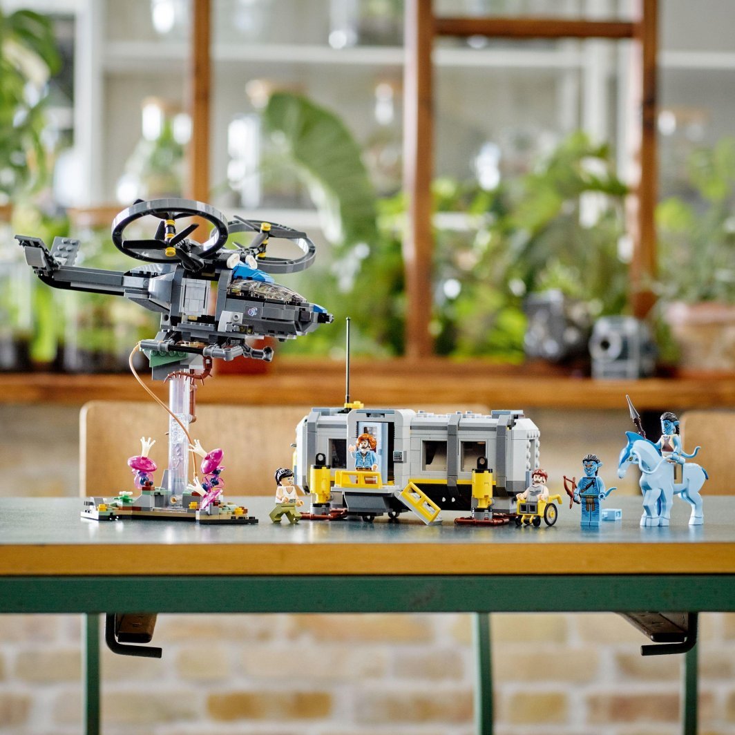 LEGO Avatar 75573 Flying Mountains: Station 26 and RDA Samson, 887 Pieces - Thumbnail 9