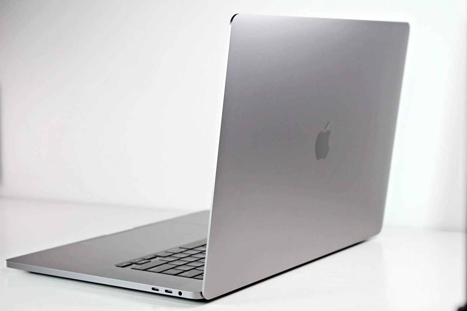 Apple MacBook Pro 16 2019 Laptop, 32 GB RAM, 500 GB SSD, Used - Thumbnail 5