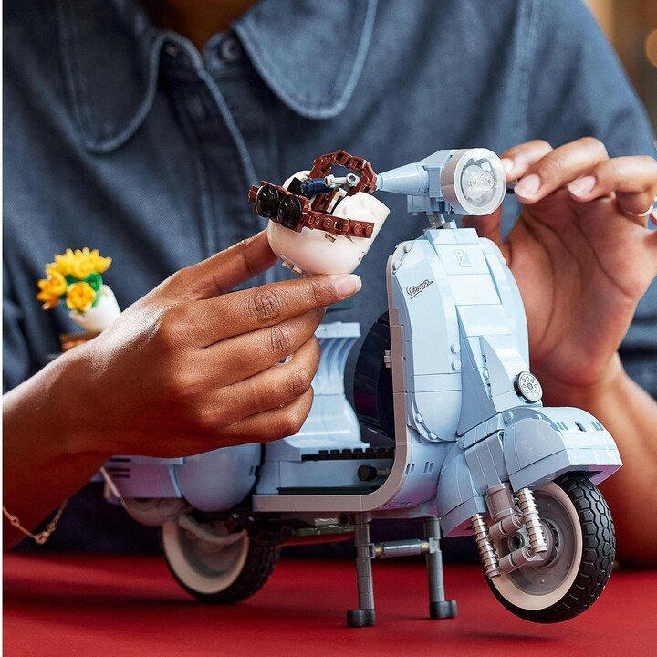 LEGO Creator Expert 10298 Vespa 125, 1103 pjesë - Thumbnail 8