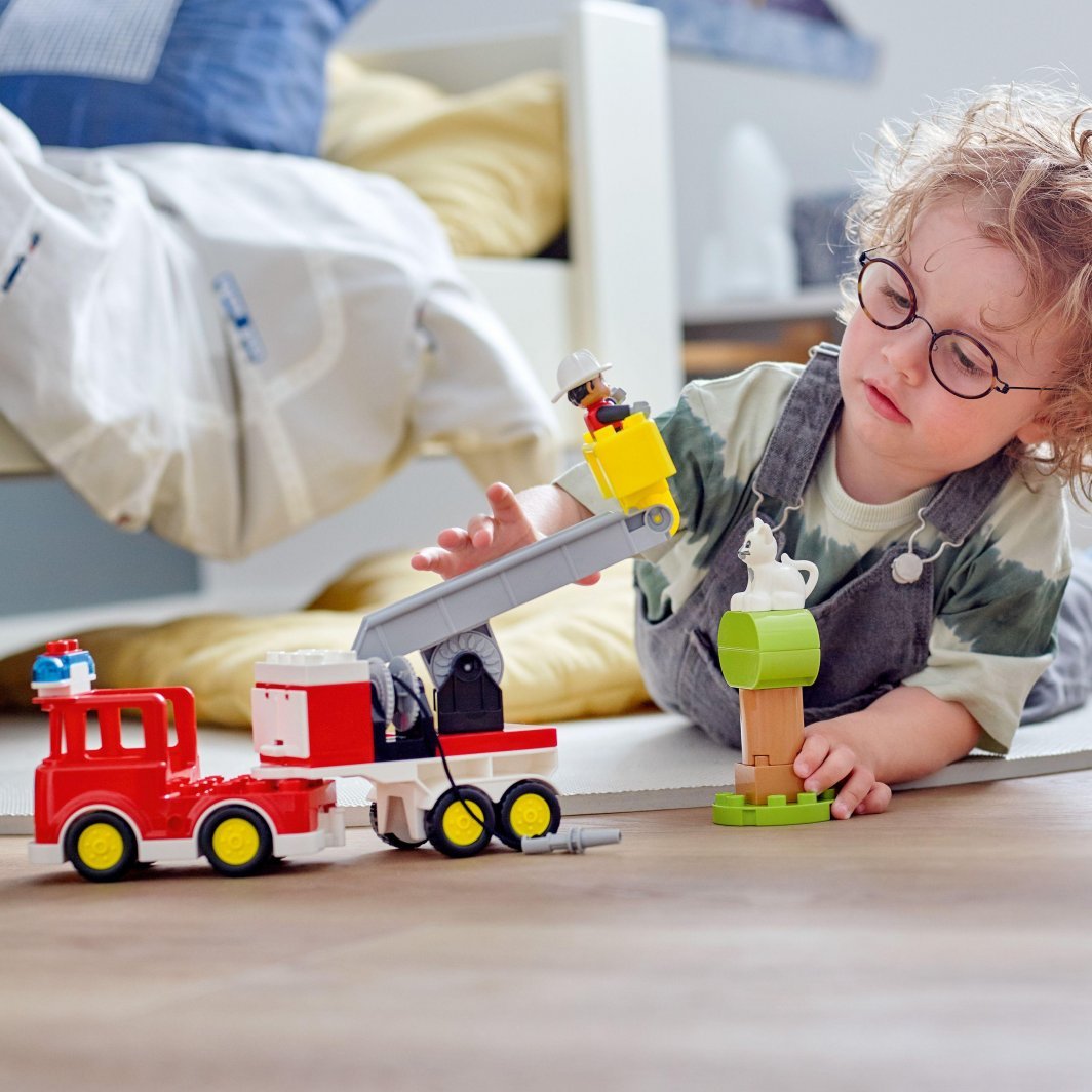 LEGO DUPLO 10969 Fire Truck, 21 pieces - Thumbnail 12