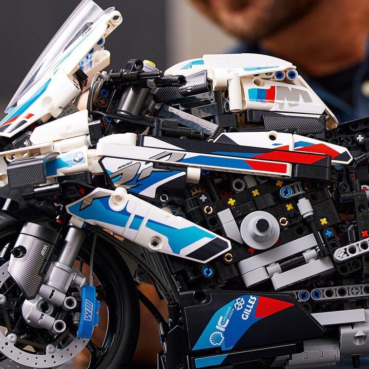 LEGO Technic 42130 BMW M 1000 RR, 1920 pieces - Thumbnail 7