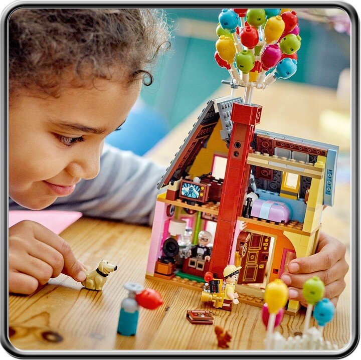 LEGO Disney 43217 House from the movie Up to the Clouds, 598 pieces - Thumbnail 8