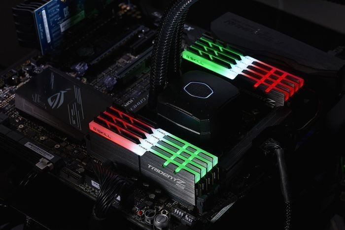 G.Skill Trident Z RGB Memory, DDR4, 16 GB, 4000 MHz, CL18 - Thumbnail 5