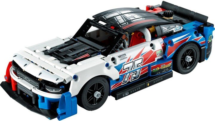 LEGO Technic 42153 NASCAR Next Gen Chevrolet Camaro ZL1 Set, 672 Pieces - Thumbnail 2