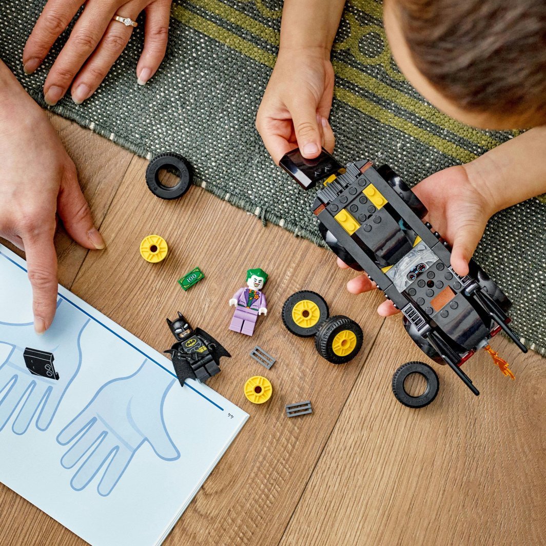 LEGO DC Batman 76264 Batmobile Chase: Batman Vs. The Joker - Thumbnail 6