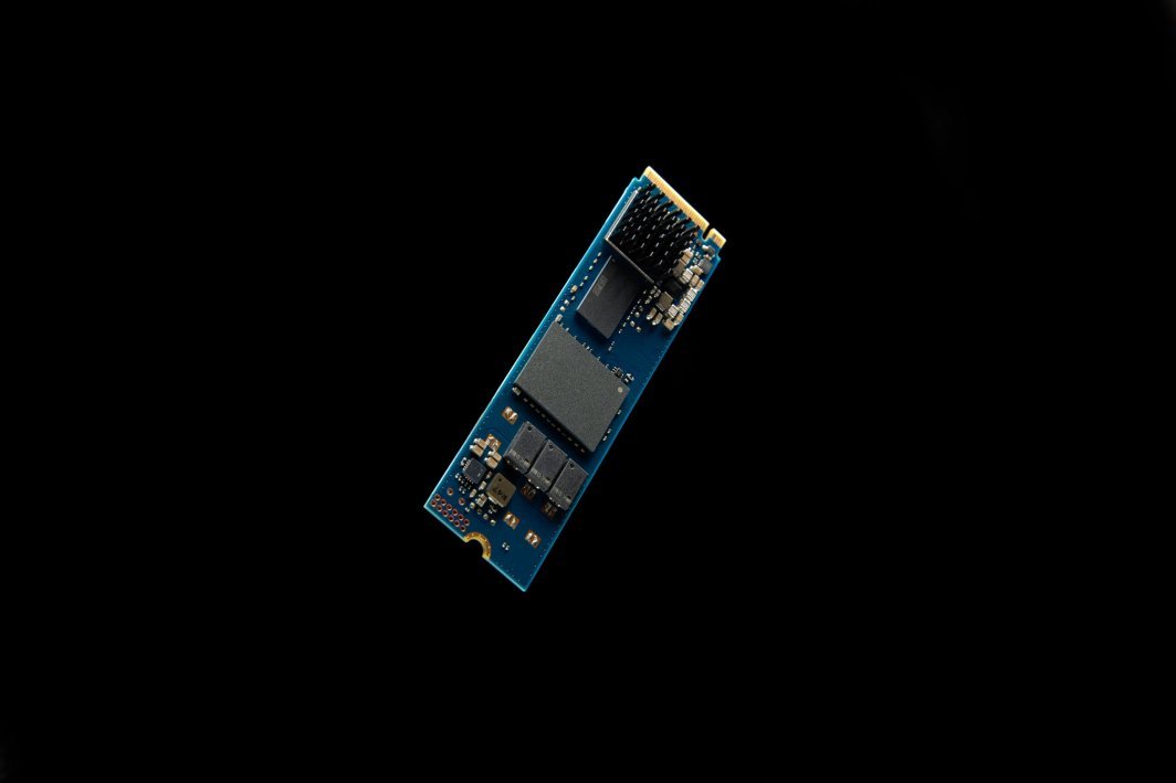Kingston DC2000B SSD, 240GB, PCI-E x4 Gen 4 NVMe, Black - Thumbnail 14