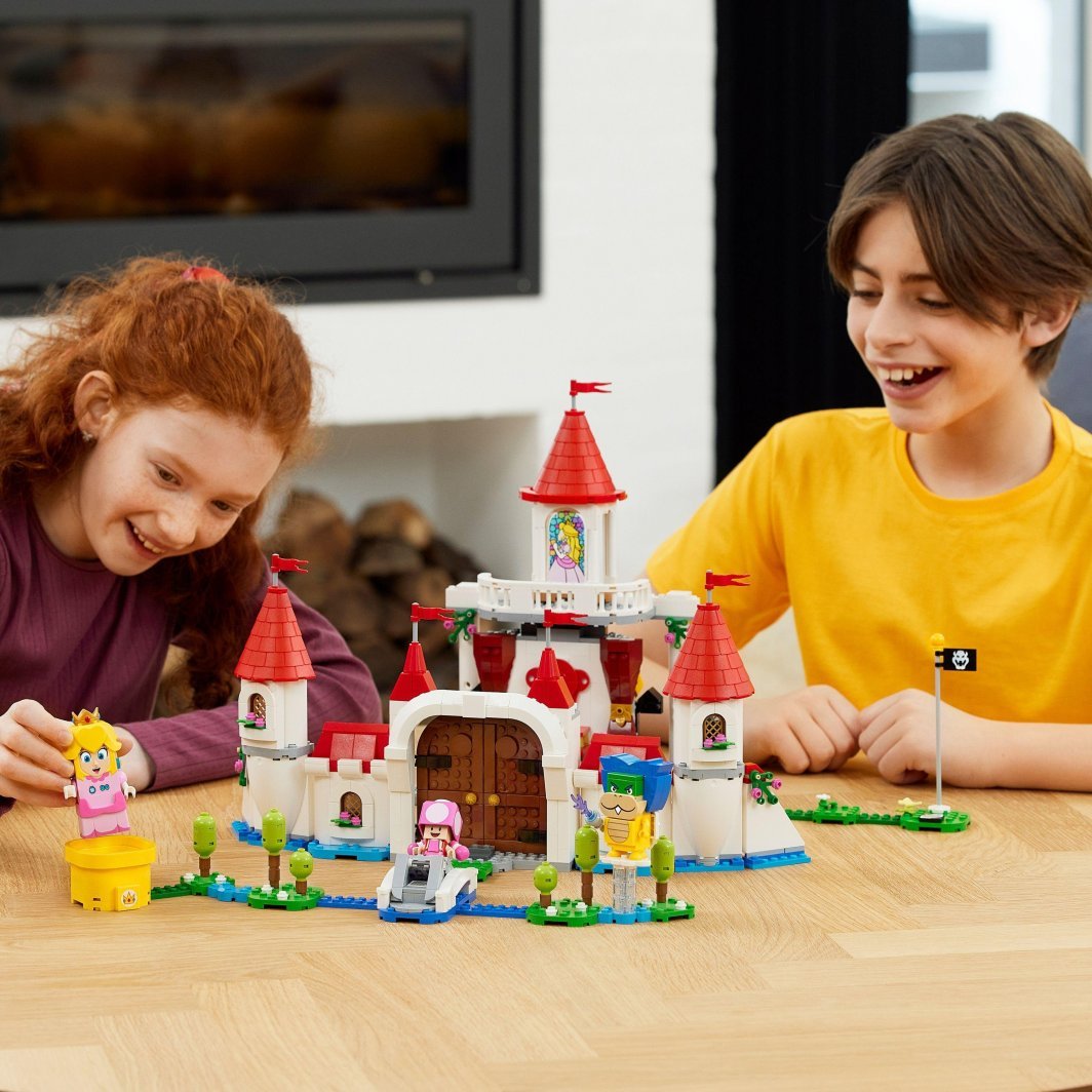 LEGO Super Mario 71408 Peach Castle Set, 1216 pieces - Thumbnail 2