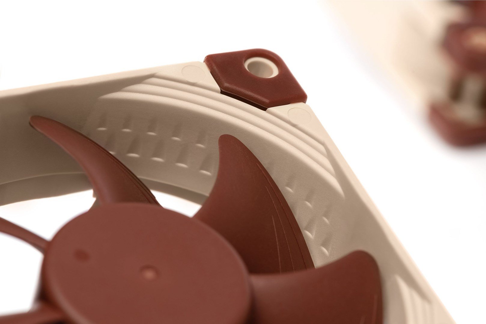 Noctua NF-A8 PWM Fan, 8 cm, Bronze / Beige - Thumbnail 6