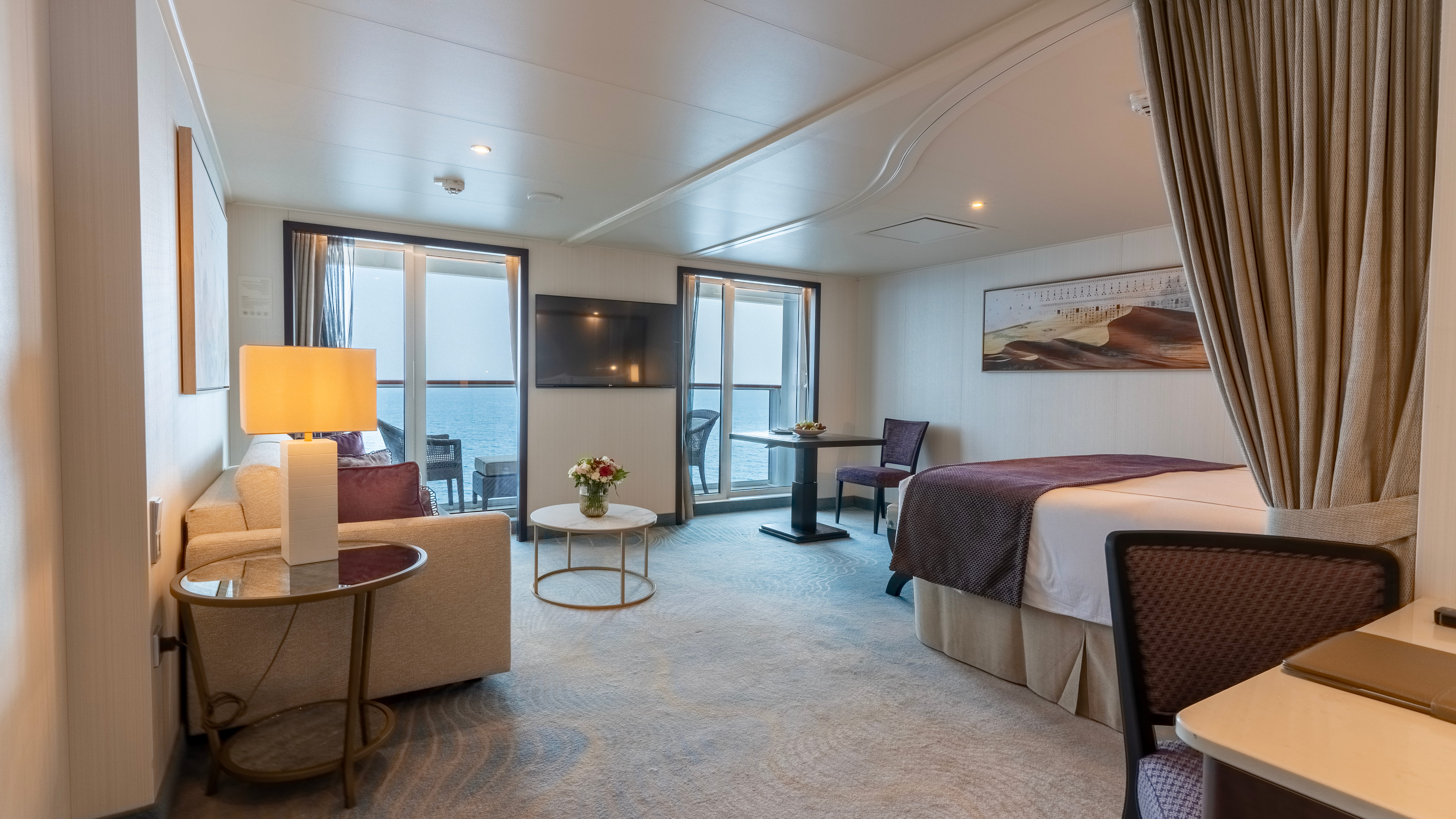 DELUXE SUITE