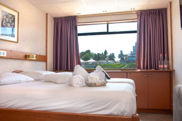 Cat B Stateroom Outside Intermediate Deck