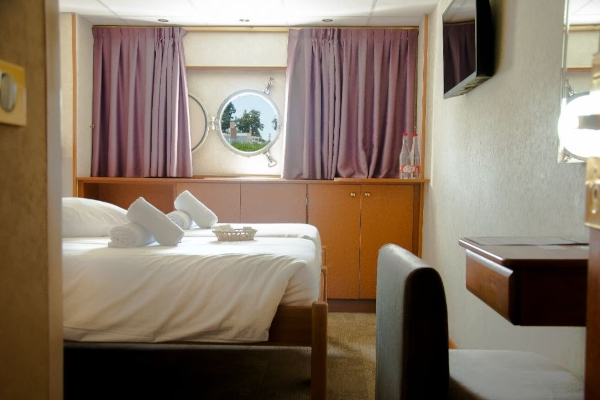 Cat C Stateroom Outside Double Main Deck