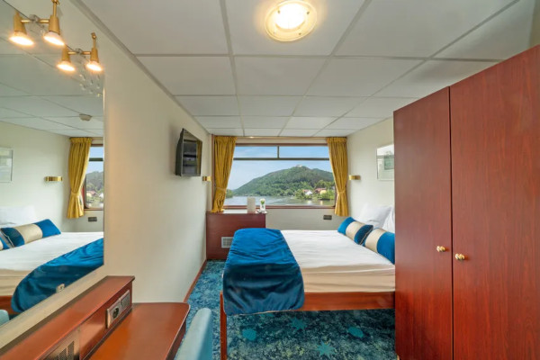 Cat C Stateroom Outside Double Main Deck