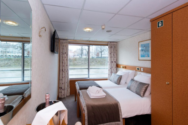 Cat B Stateroom Outside Upper Deck