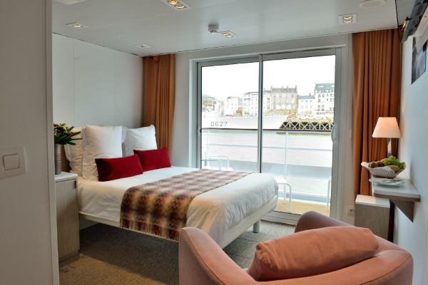 Cat C Stateroom Outside Double Upper Deck