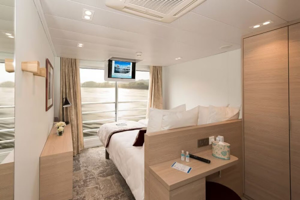Cat B Stateroom Outside Intermediate Deck